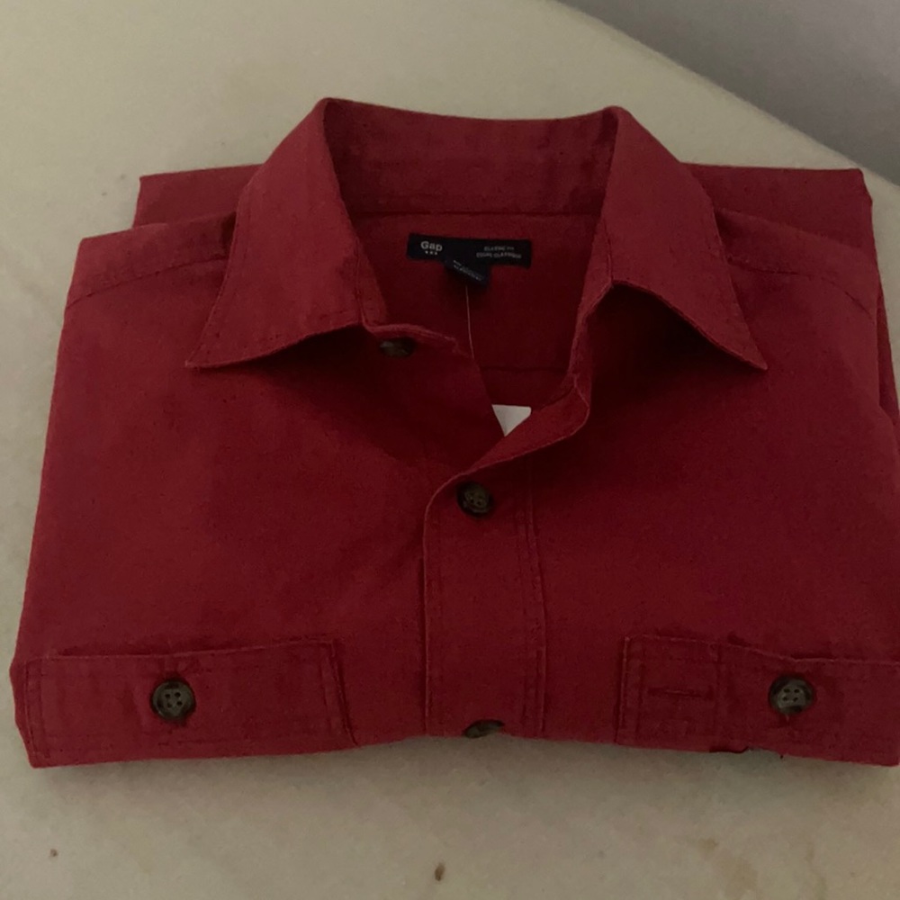 -Men’s classic fit shirt